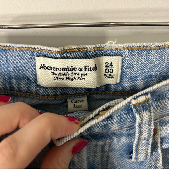 Abercrombie & Fitch Curve Love The Ankle Straight Ultra High Rise Jeans - Picture 3 of 4